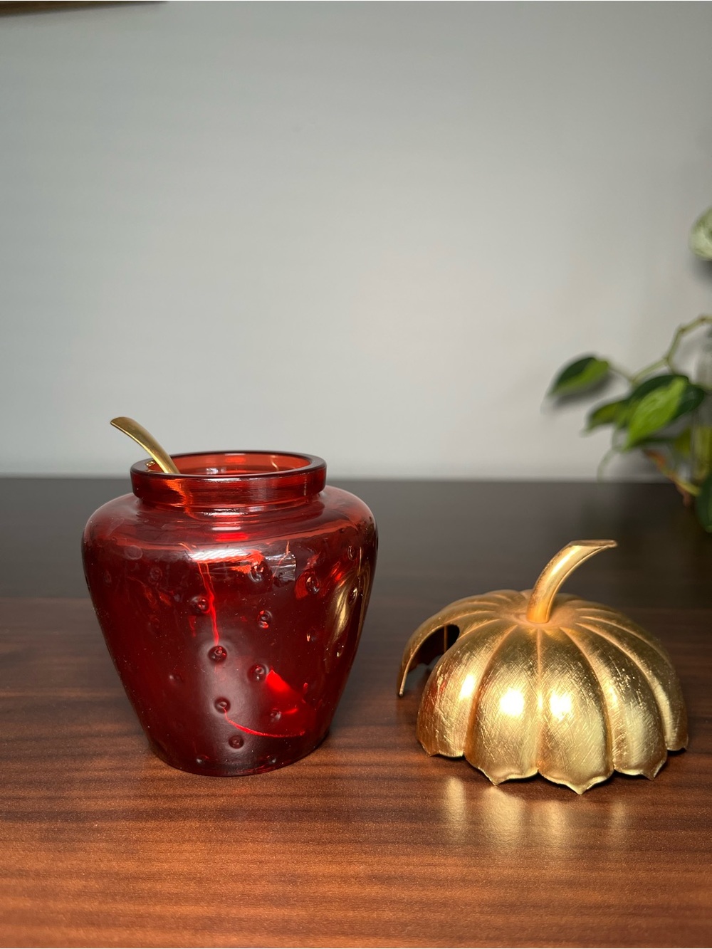 Ruby red glass strawberry jam jar with gold metal lid. 1970 - 70’s Avon - Picture 7 of 12
